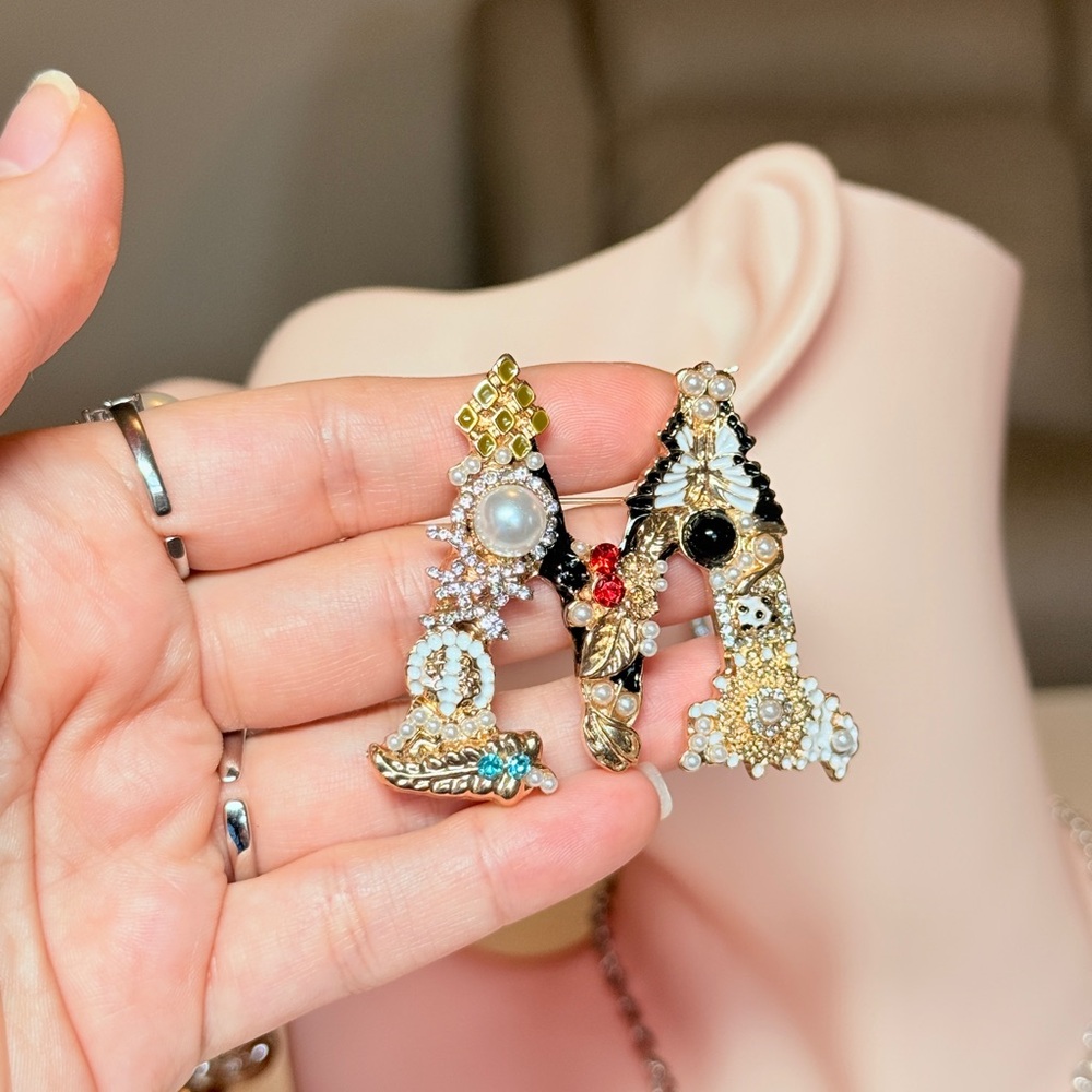 ⚜️ Trendy Gold and Pearl Brooch - Picture 5 of 8